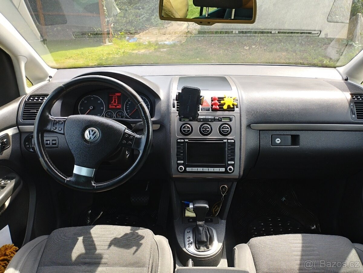 volkswagen-touran-2-0-tdi-103-kw-dsg-facelift - 9