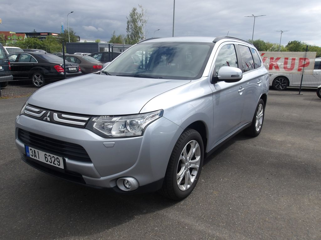 Mitsubishi Outlander 2,3DI-D 4x4 ČR 7 MÍST ! 2.MAJ.