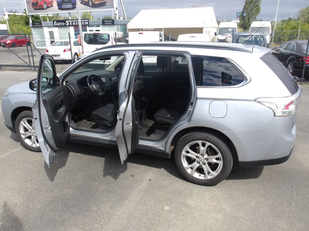 mitsubishi-outlander-2-3di-d-4x4-cr-7-mist-2-maj - 4