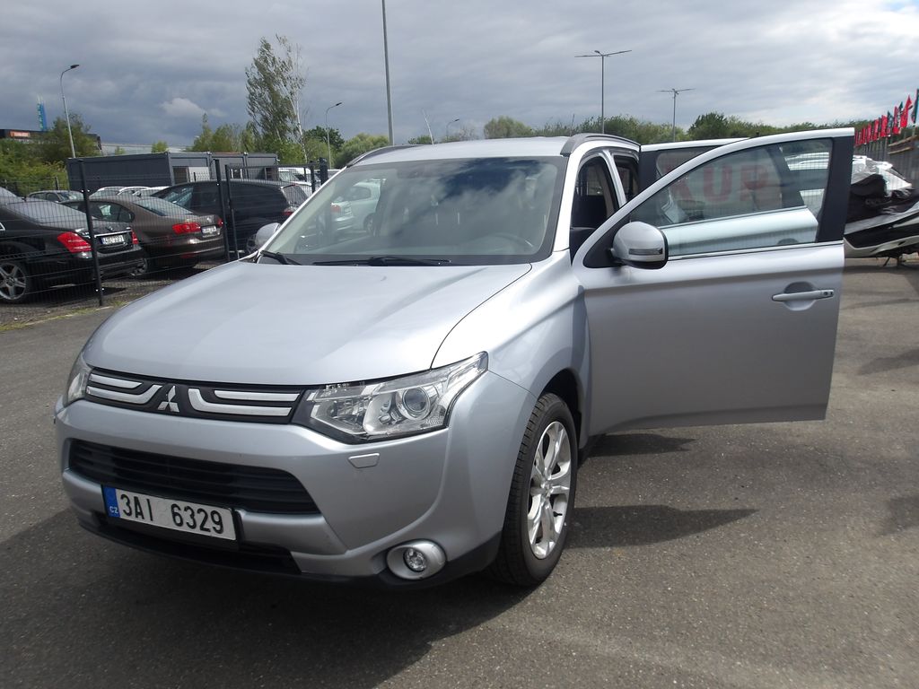 mitsubishi-outlander-2-3di-d-4x4-cr-7-mist-2-maj - 6