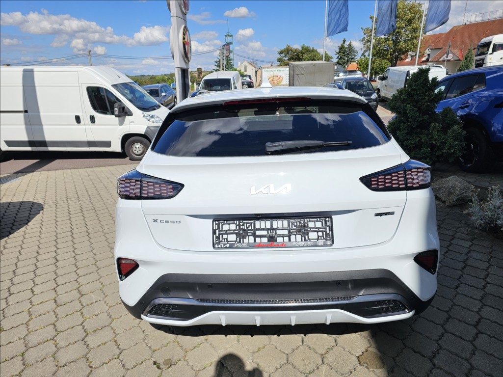 kia-xceed-xceed-cd-1-6-t-gdi-gpf-7dct-gt-line-132-kw - 3