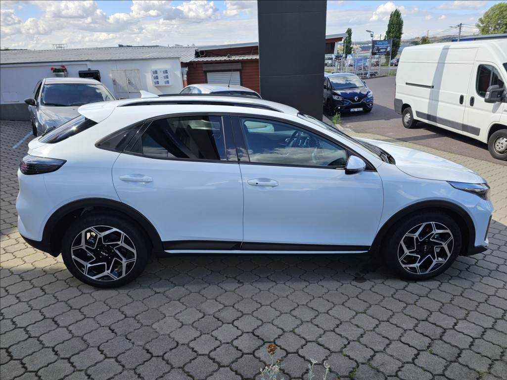 kia-xceed-xceed-cd-1-6-t-gdi-gpf-7dct-gt-line-132-kw - 5