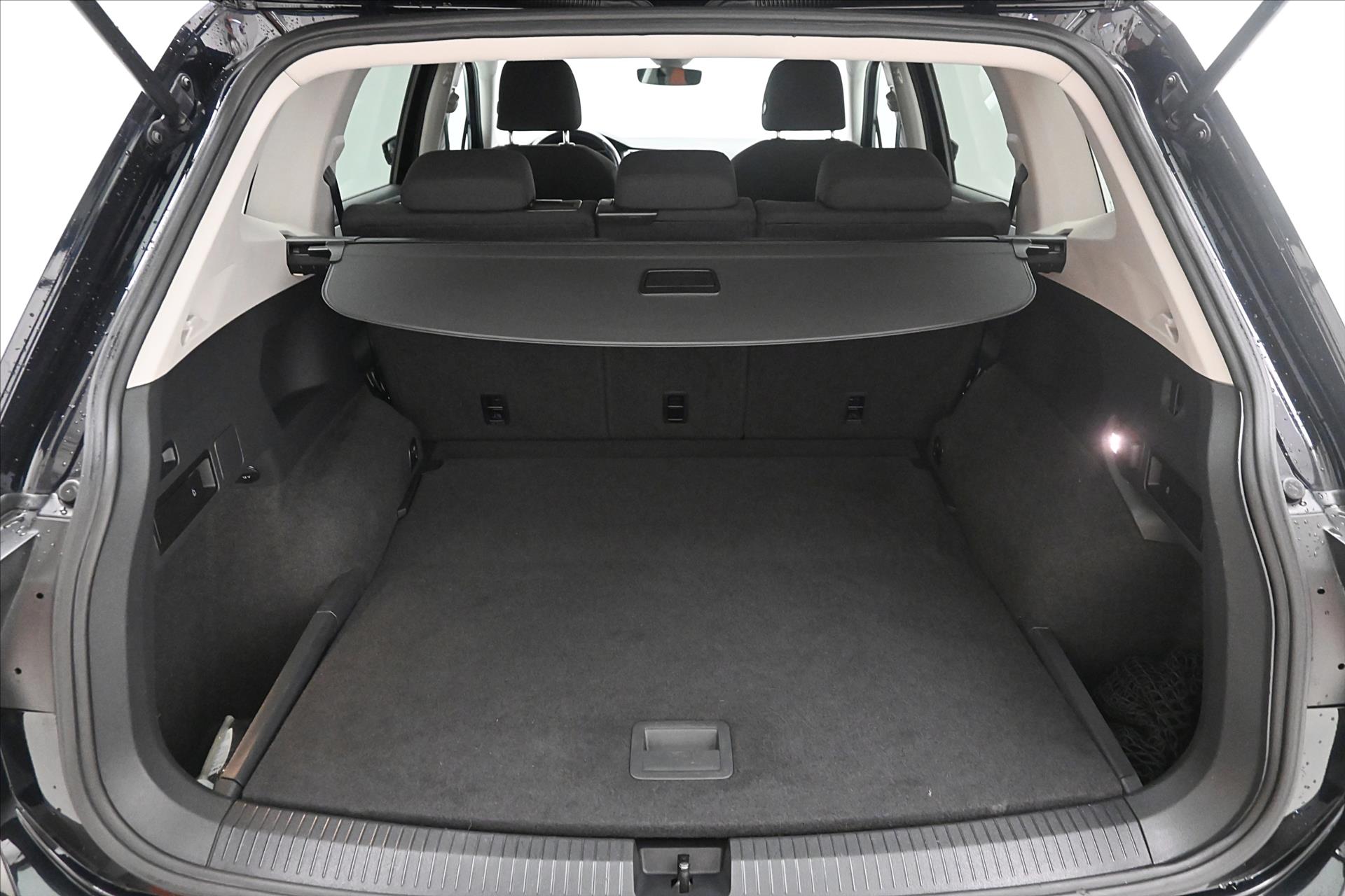 volkswagen-tiguan-allspace-1-4-tsi-110kw-tazne-zaruka-az-5-let - 9