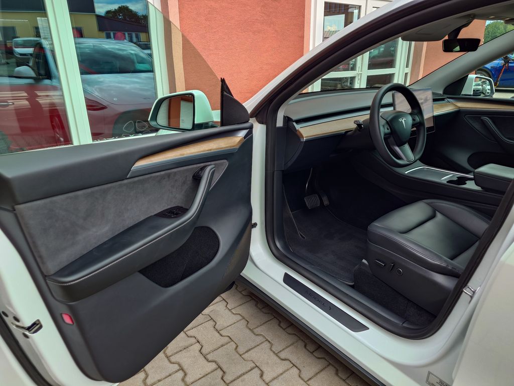 tesla-model-y-long-range-dual-motor-378-kw - 9