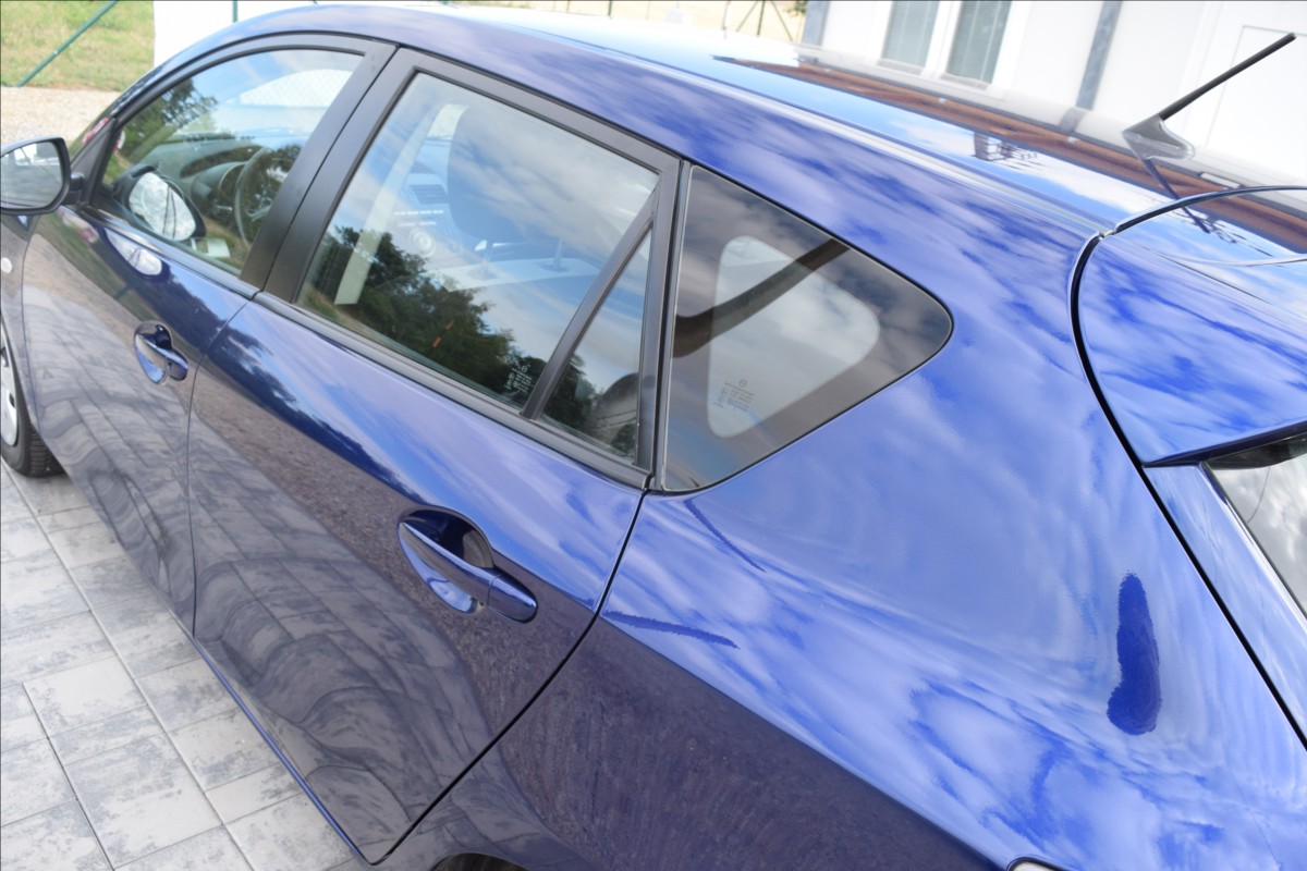 mazda-3-1-6-i-77kw-vyhrev-nova-stk - 8