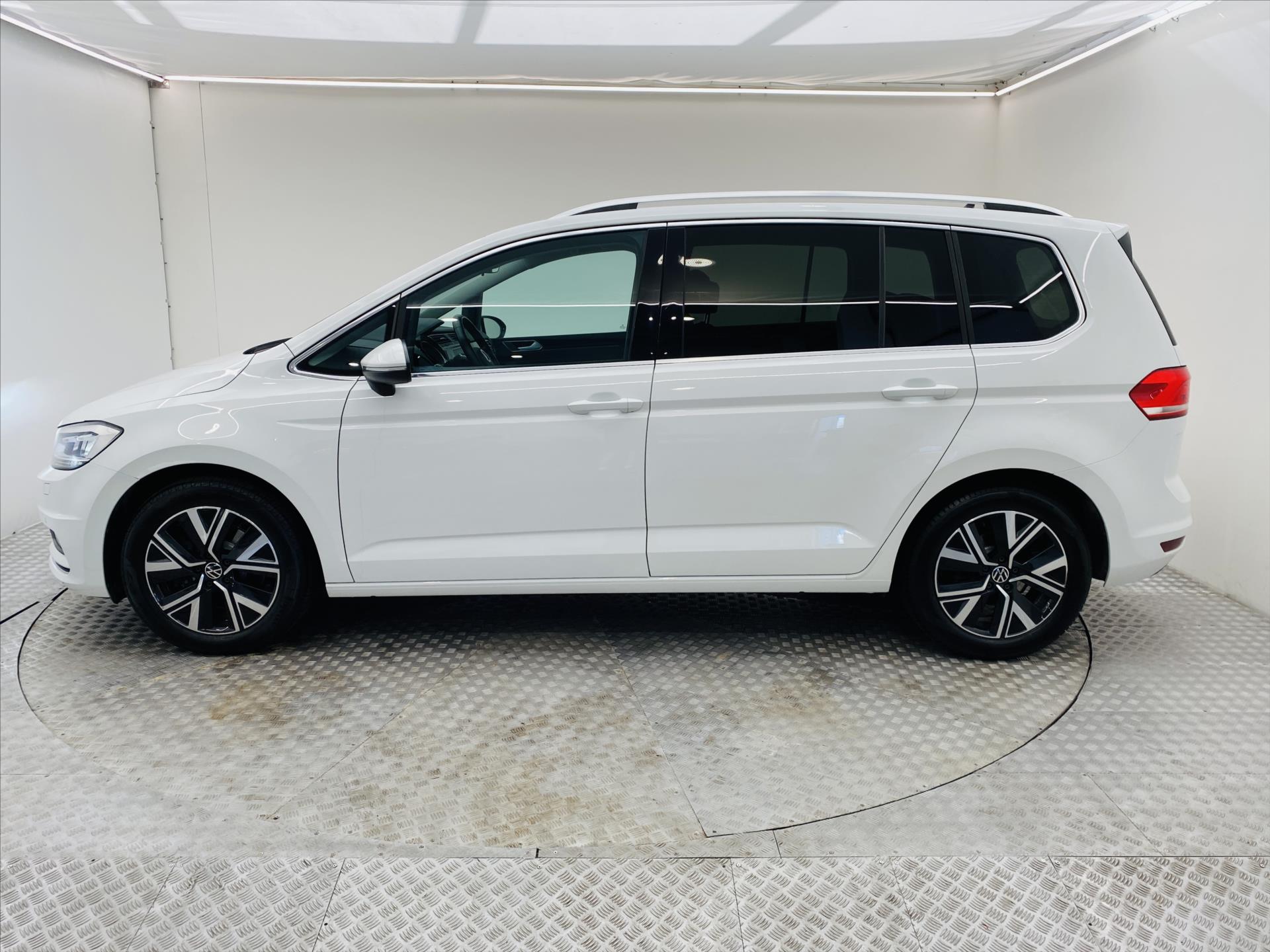 volkswagen-touran-2-0-tdi-dsg-110kw-highline - 2