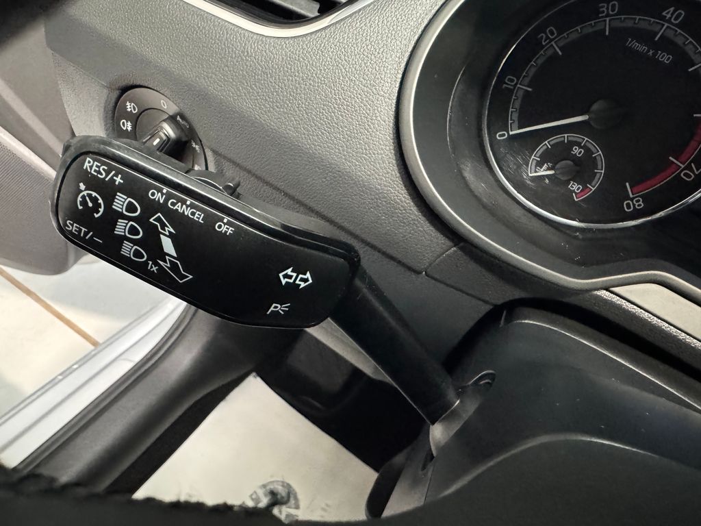 skoda-octavia-combi-1-0-tsi-ambition - 8