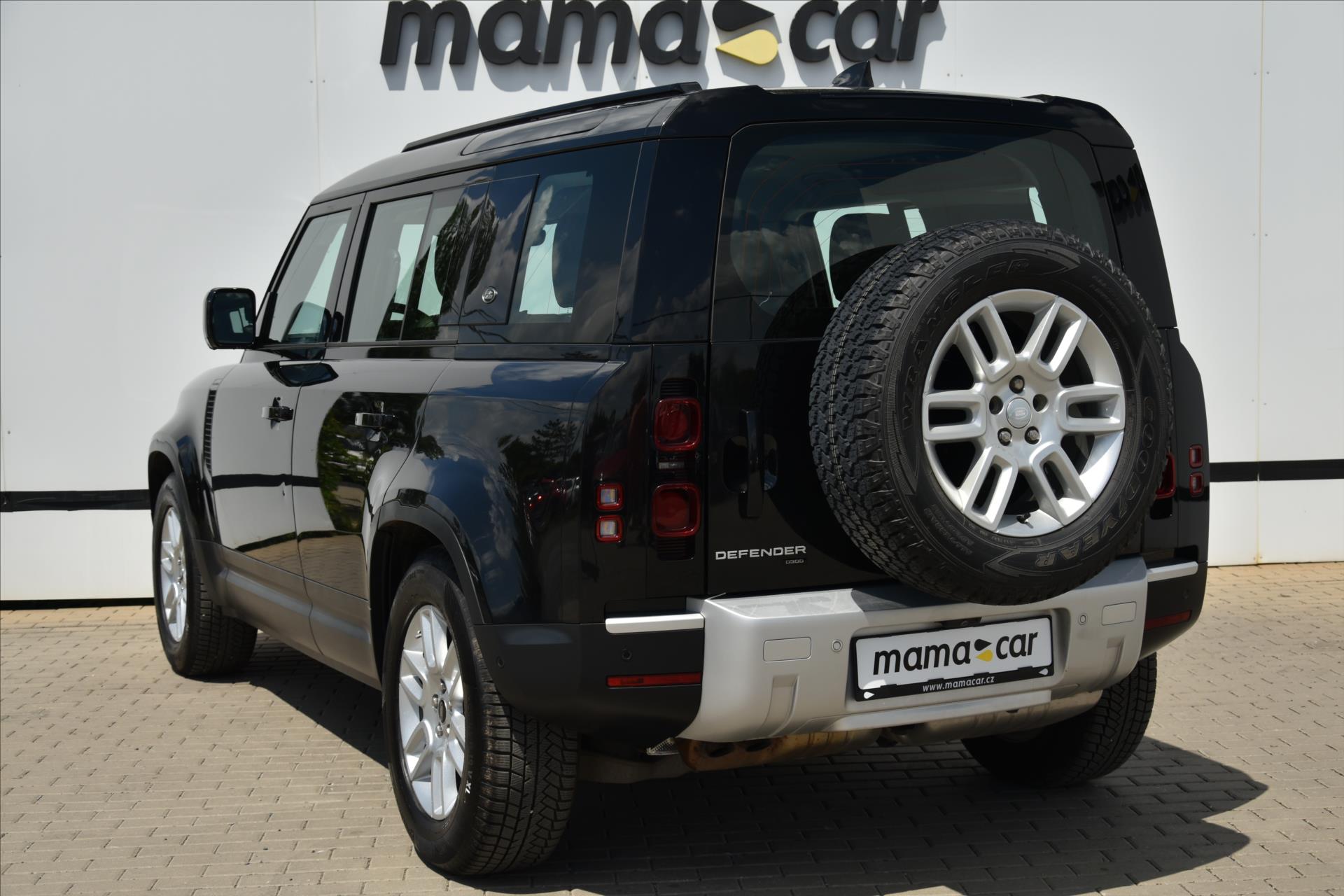 land-rover-defender-p110-3-0d-221kw-cr-dph - 4