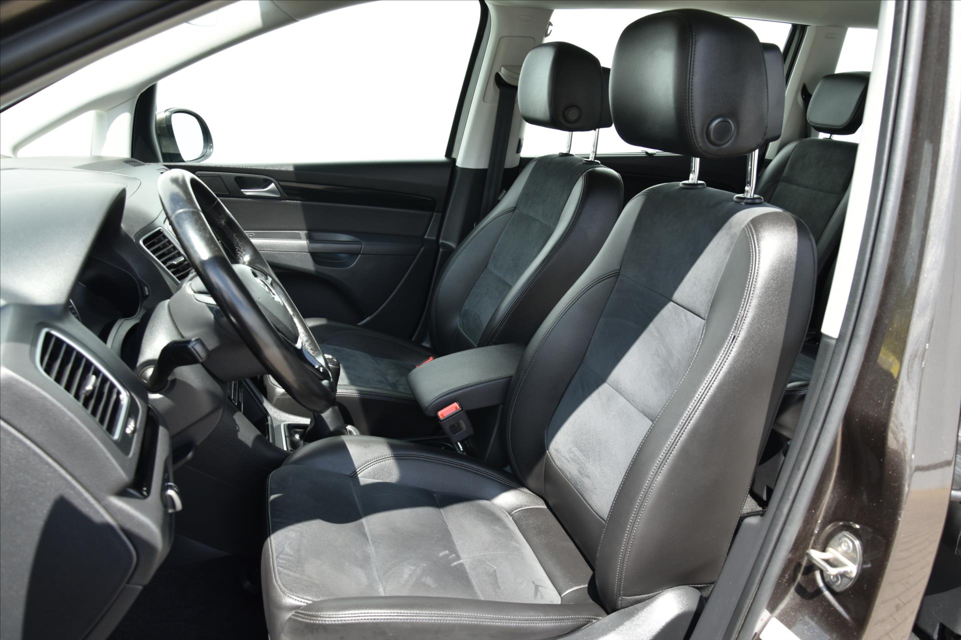 volkswagen-sharan-2-0tdi-110kw-highline-1maj-cr - 9