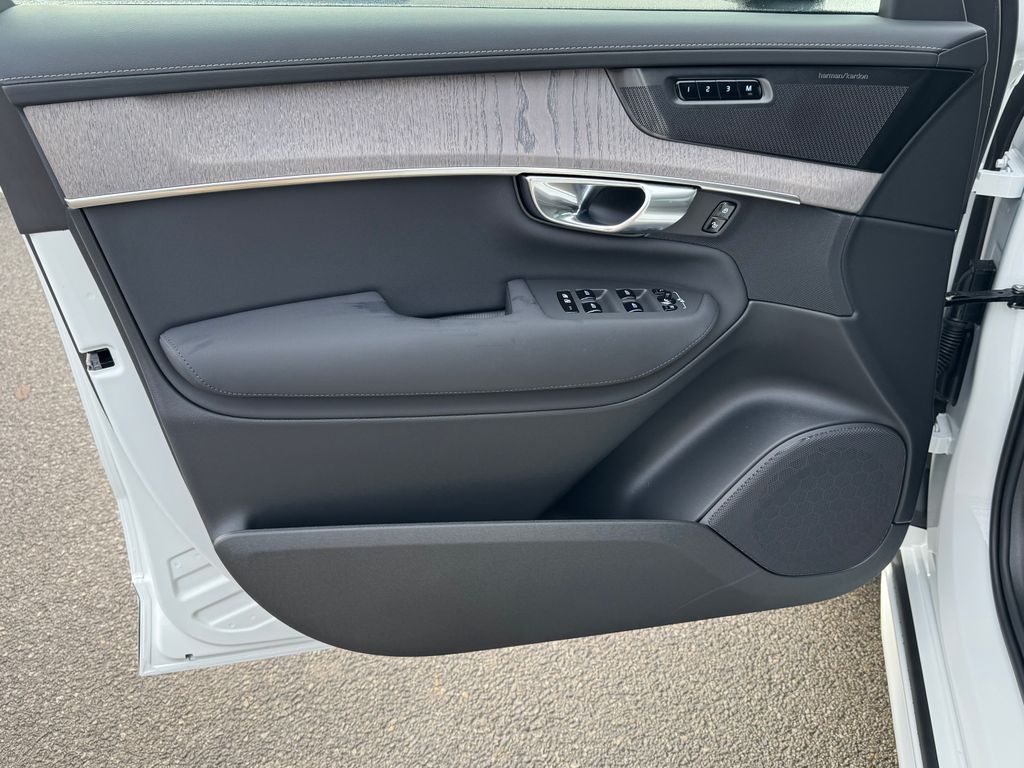 volvo-xc90-plus-b5-360-vzduch - 7