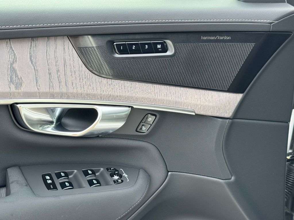 volvo-xc90-plus-b5-360-vzduch - 8