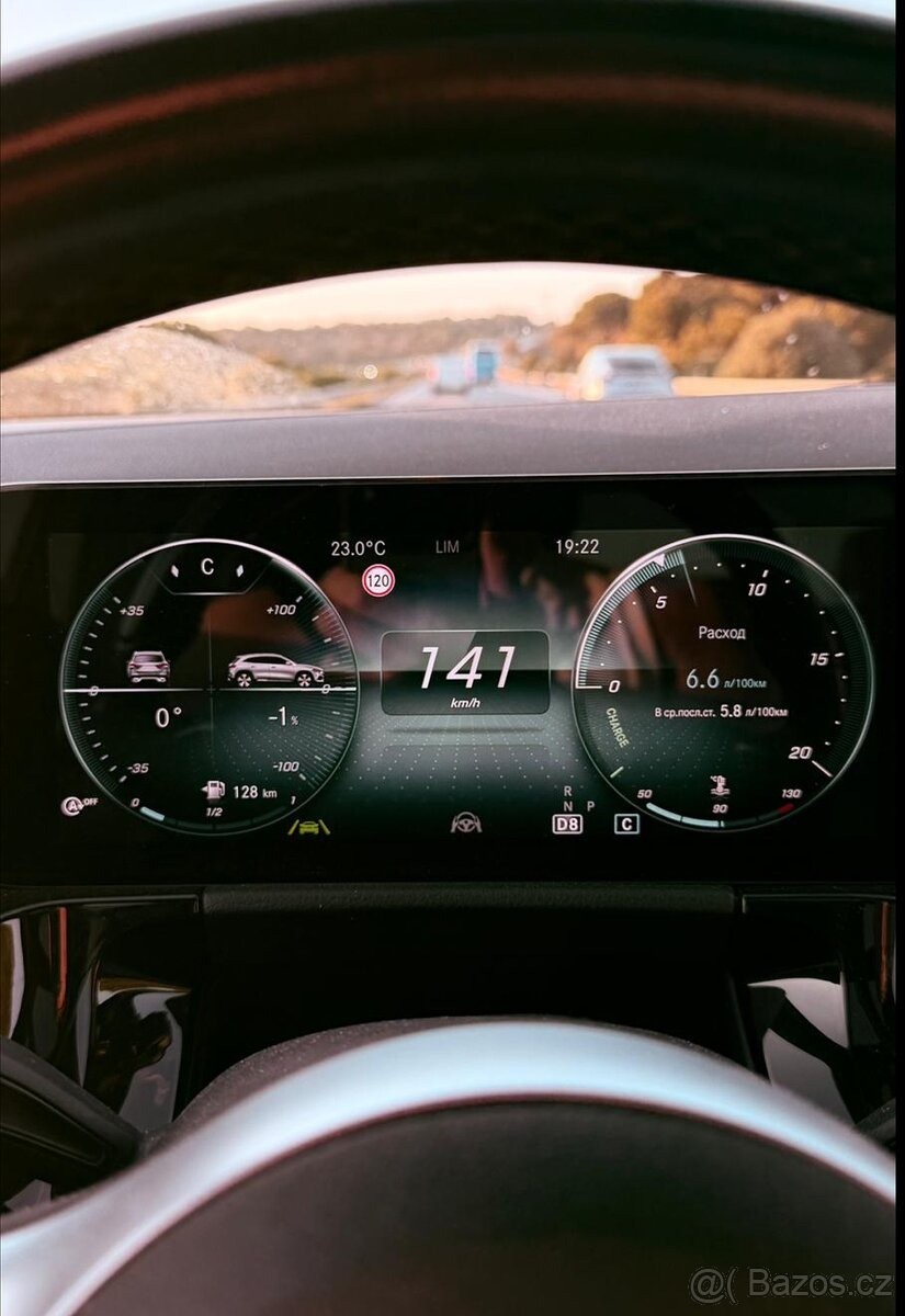 mercedes-benz-gla-2-0-200-d-4matic-amg-line - 3