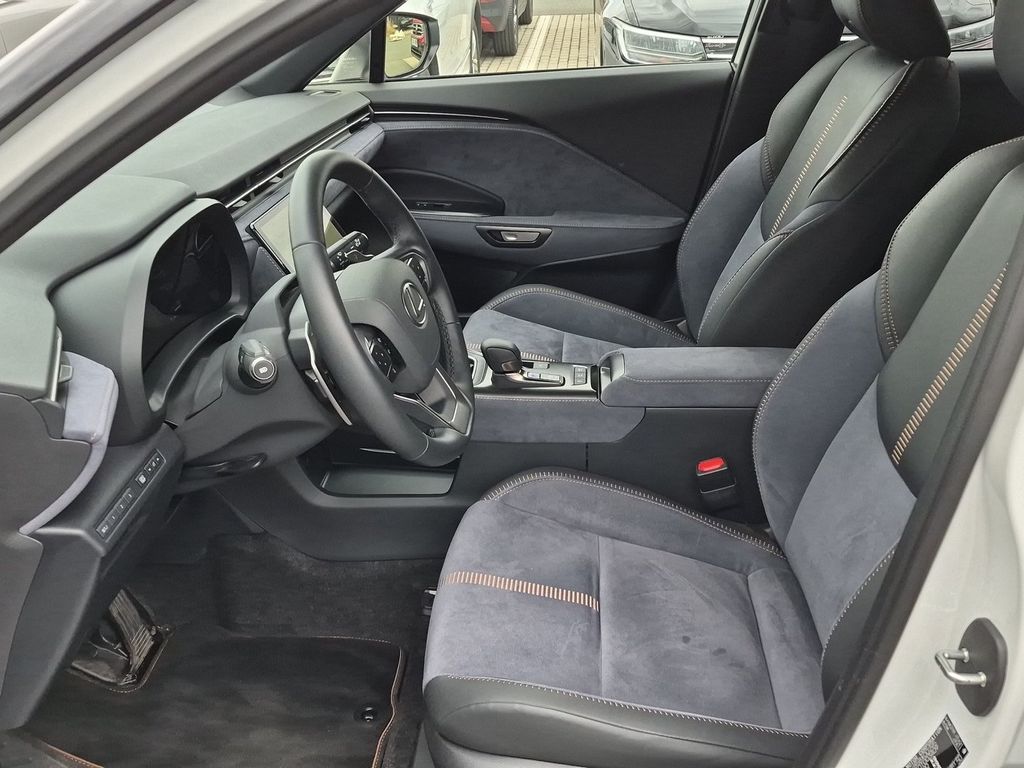 lexus-1-5hev-4x4-cool-advanced-premium - 8