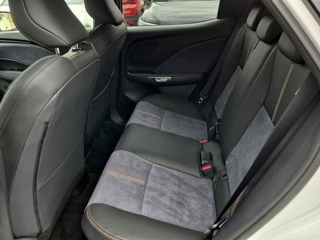 lexus-1-5hev-4x4-cool-advanced-premium - 9