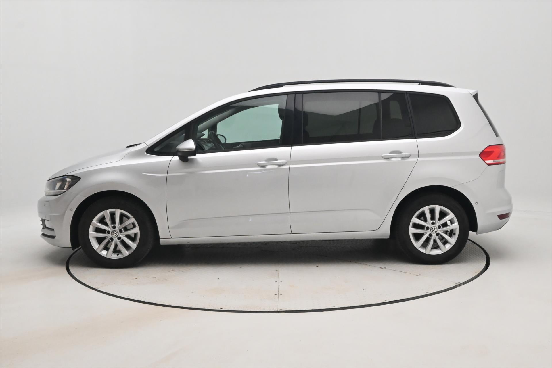 volkswagen-touran-1-6-tdi-85kw-navi-senzory - 7