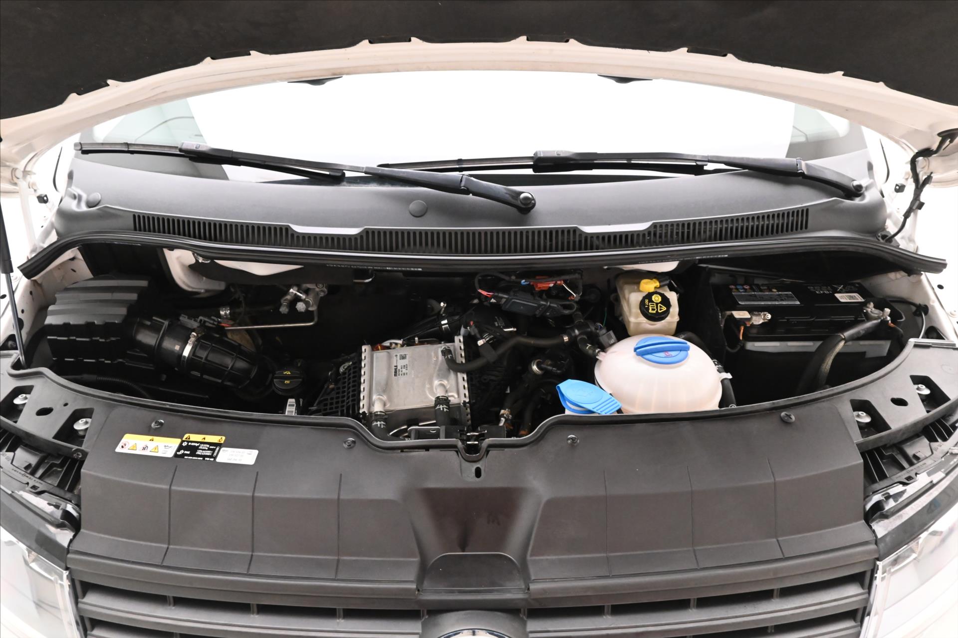 volkswagen-transporter-2-0-110kw-ac-dsg-navi-zaruka-az-5-let - 8