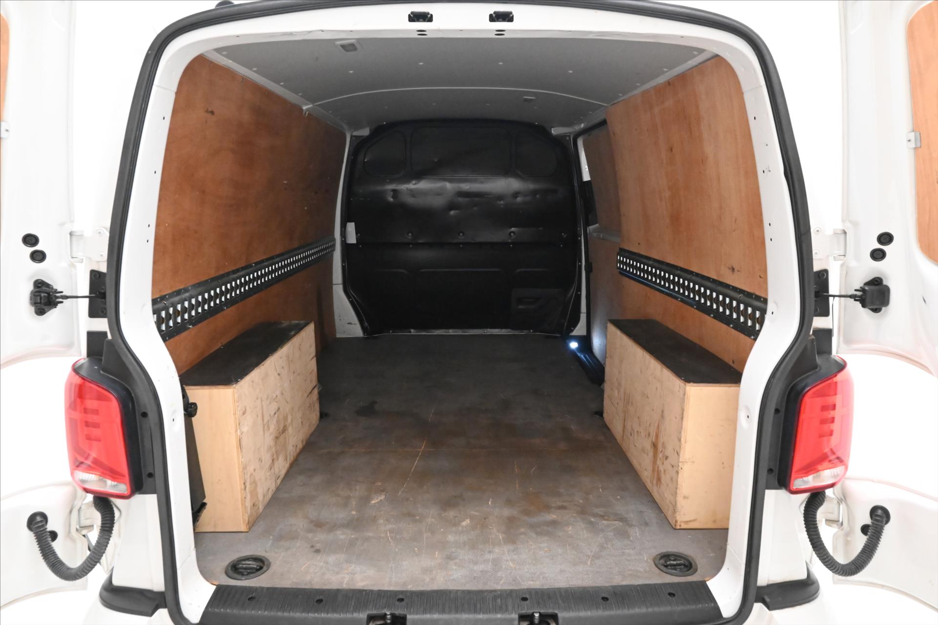 volkswagen-transporter-2-0-110kw-ac-dsg-navi-zaruka-az-5-let - 9