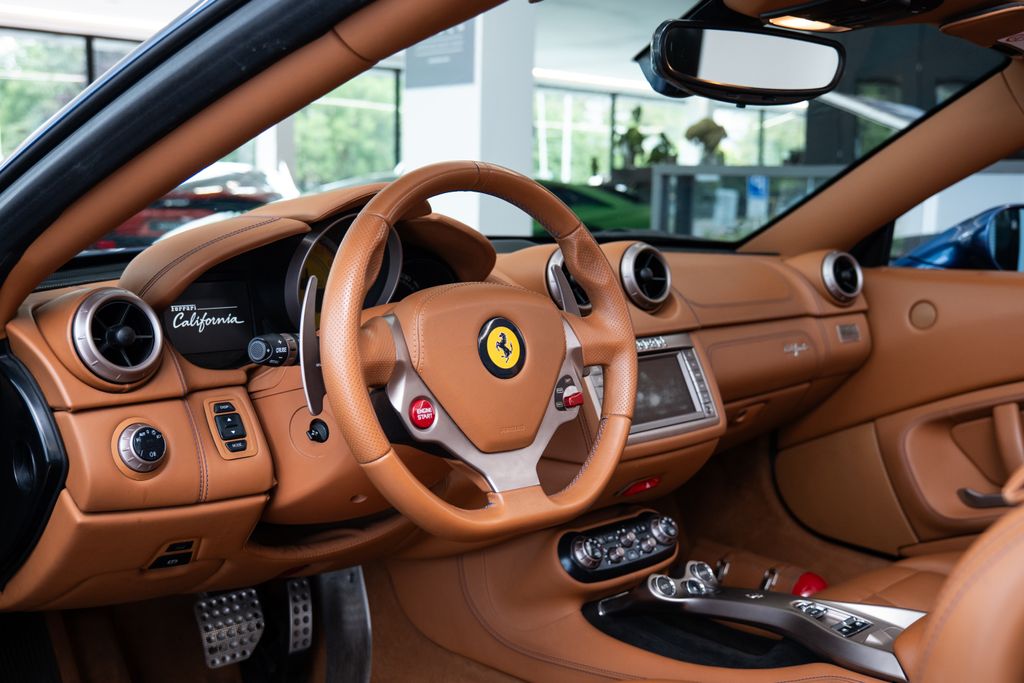 ferrari-california-vyhrivana-sedadla-keramicke-brzdy - 4