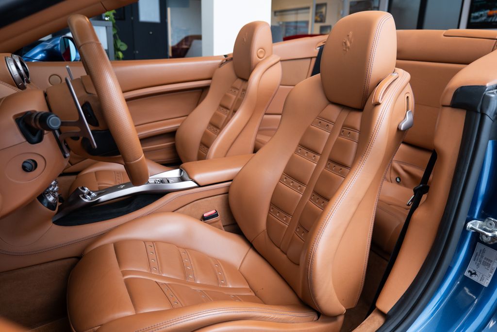 ferrari-california-vyhrivana-sedadla-keramicke-brzdy - 7