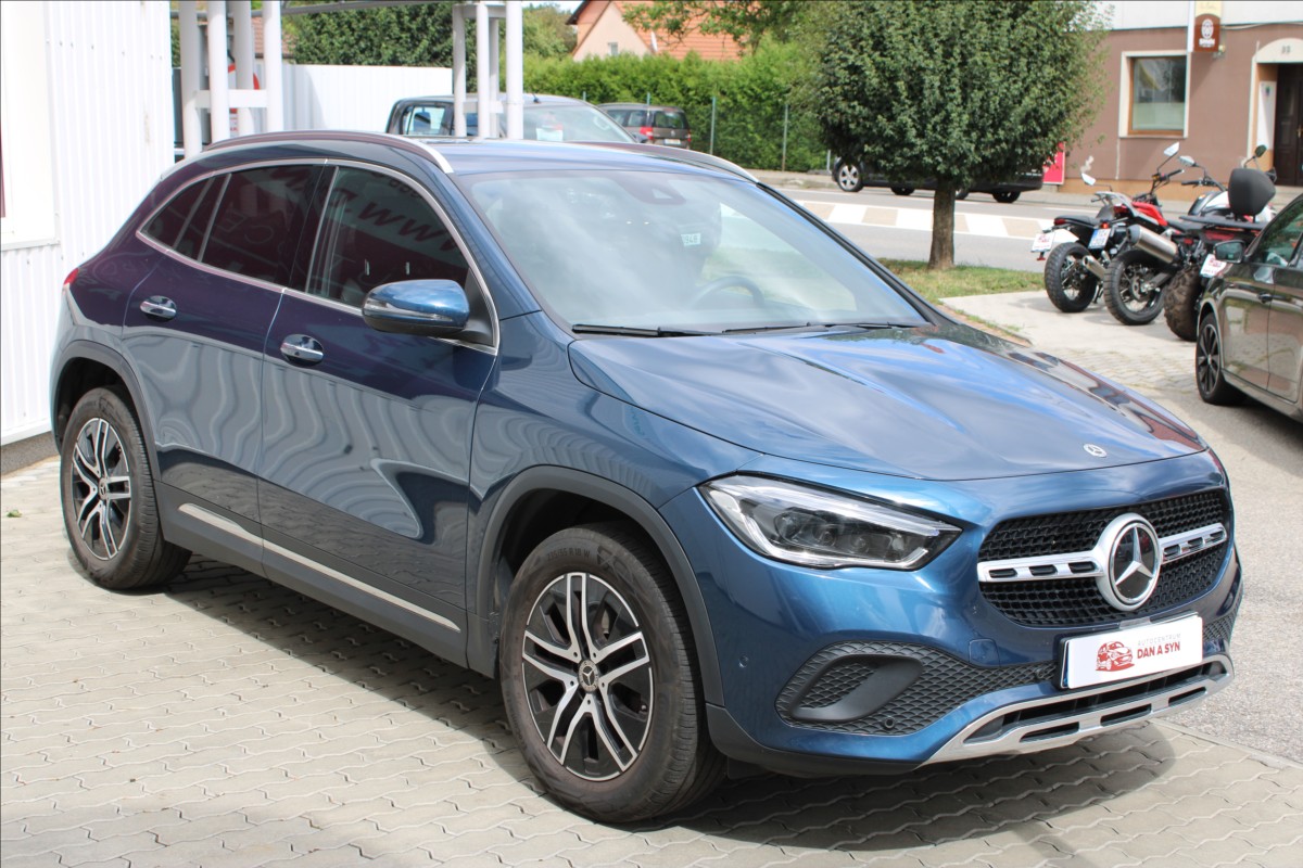 mercedes-benz-gla-1-3-200-1-majitel-cz-zanovni - 1