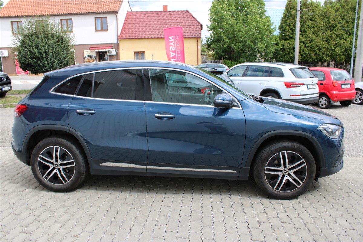 mercedes-benz-gla-1-3-200-1-majitel-cz-zanovni - 2