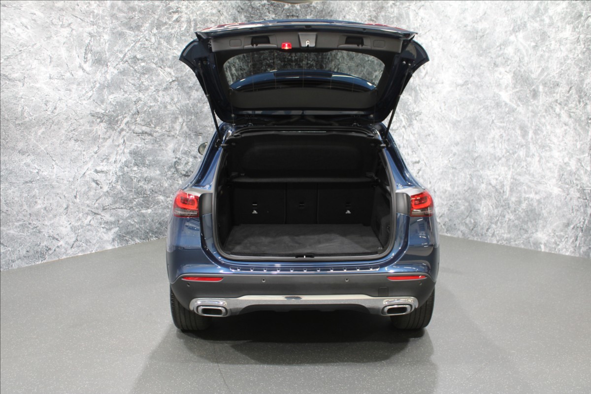 mercedes-benz-gla-1-3-200-1-majitel-cz-zanovni - 4