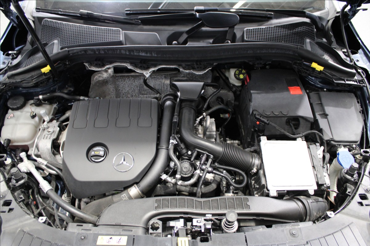 mercedes-benz-gla-1-3-200-1-majitel-cz-zanovni - 6