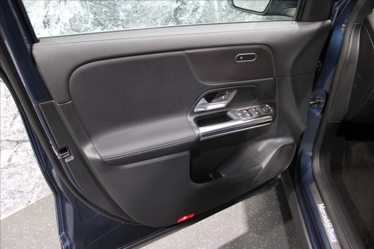 mercedes-benz-gla-1-3-200-1-majitel-cz-zanovni - 7