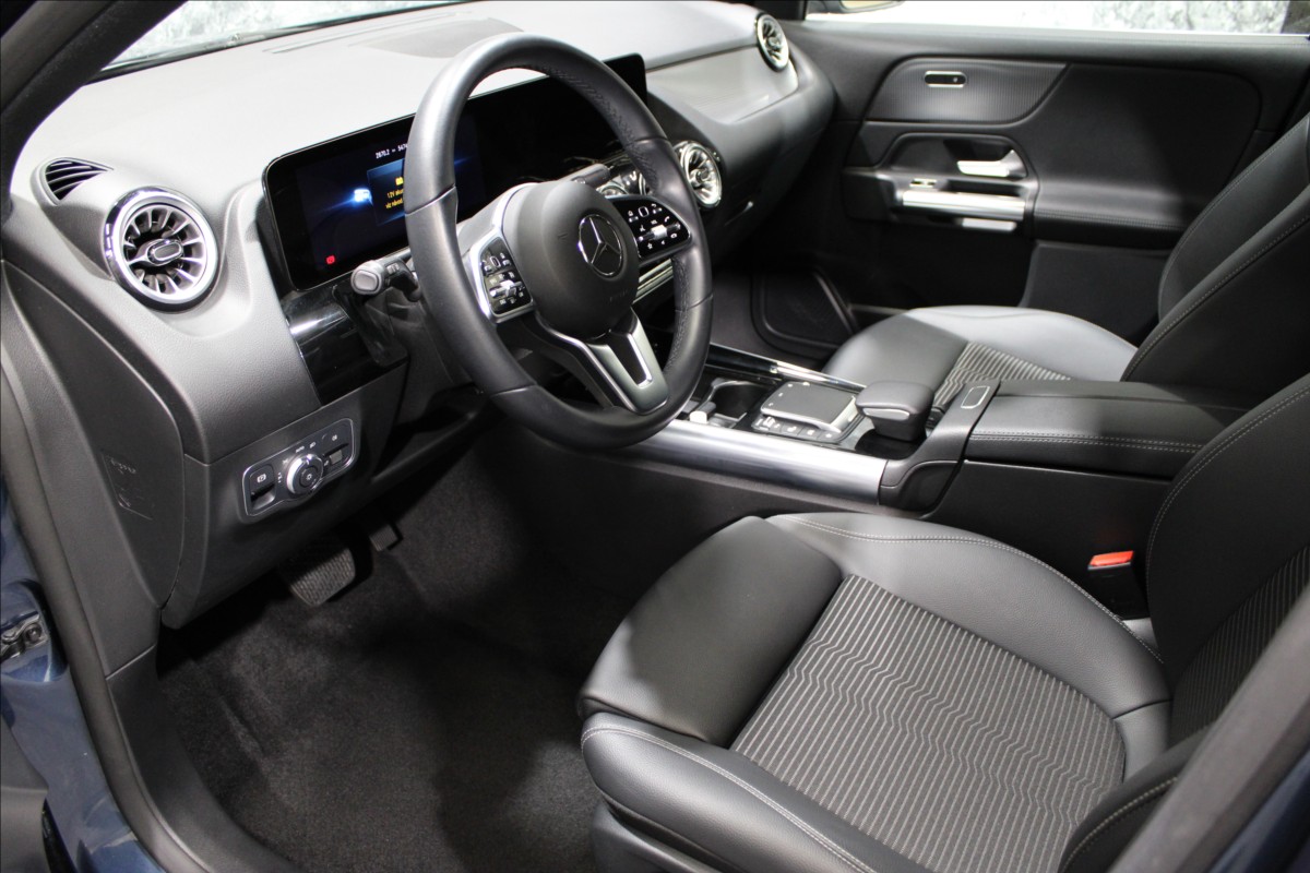 mercedes-benz-gla-1-3-200-1-majitel-cz-zanovni - 8