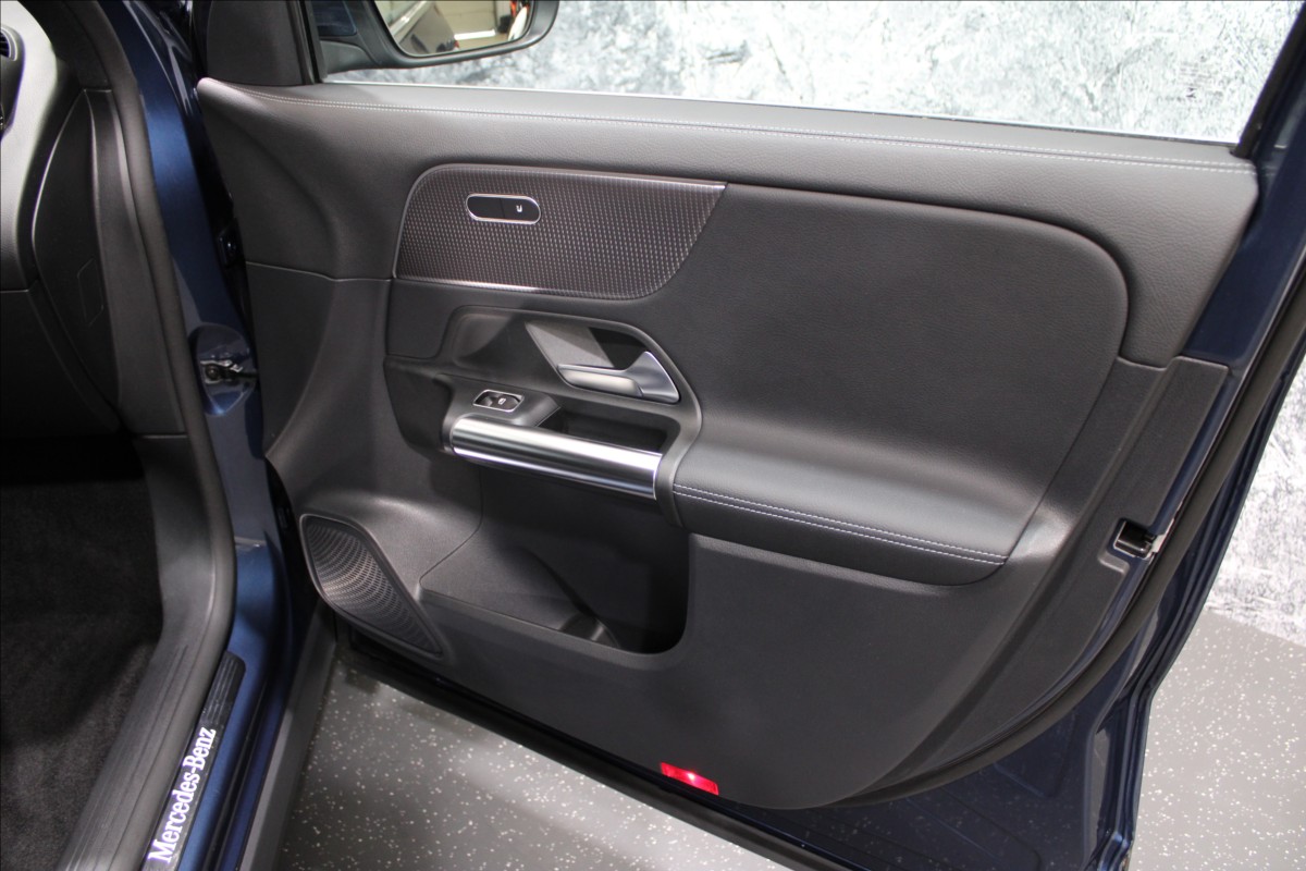 mercedes-benz-gla-1-3-200-1-majitel-cz-zanovni - 9