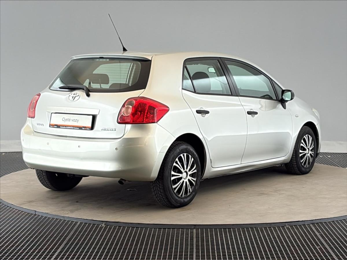 toyota-auris-1-3-vvt-i - 1