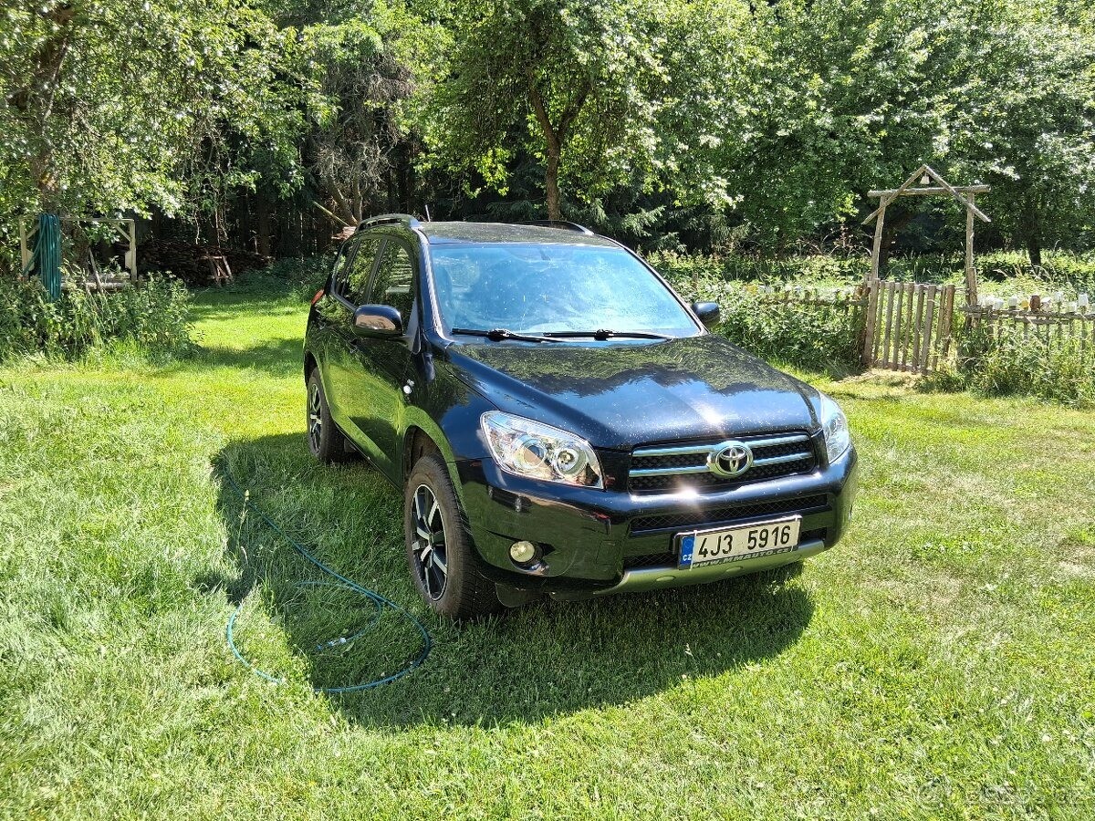 toyota-rav4-2-2-r-v-2008-spolehlive-su - 1