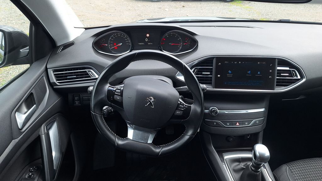 peugeot-308-1-2-130k-zaruka-servis - 8