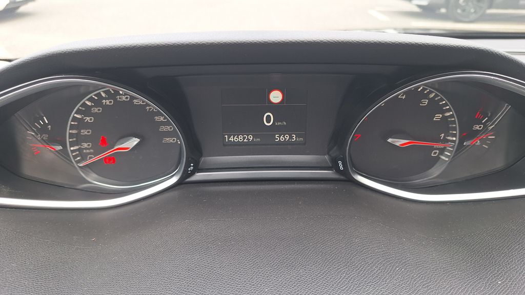 peugeot-308-1-2-130k-zaruka-servis - 9