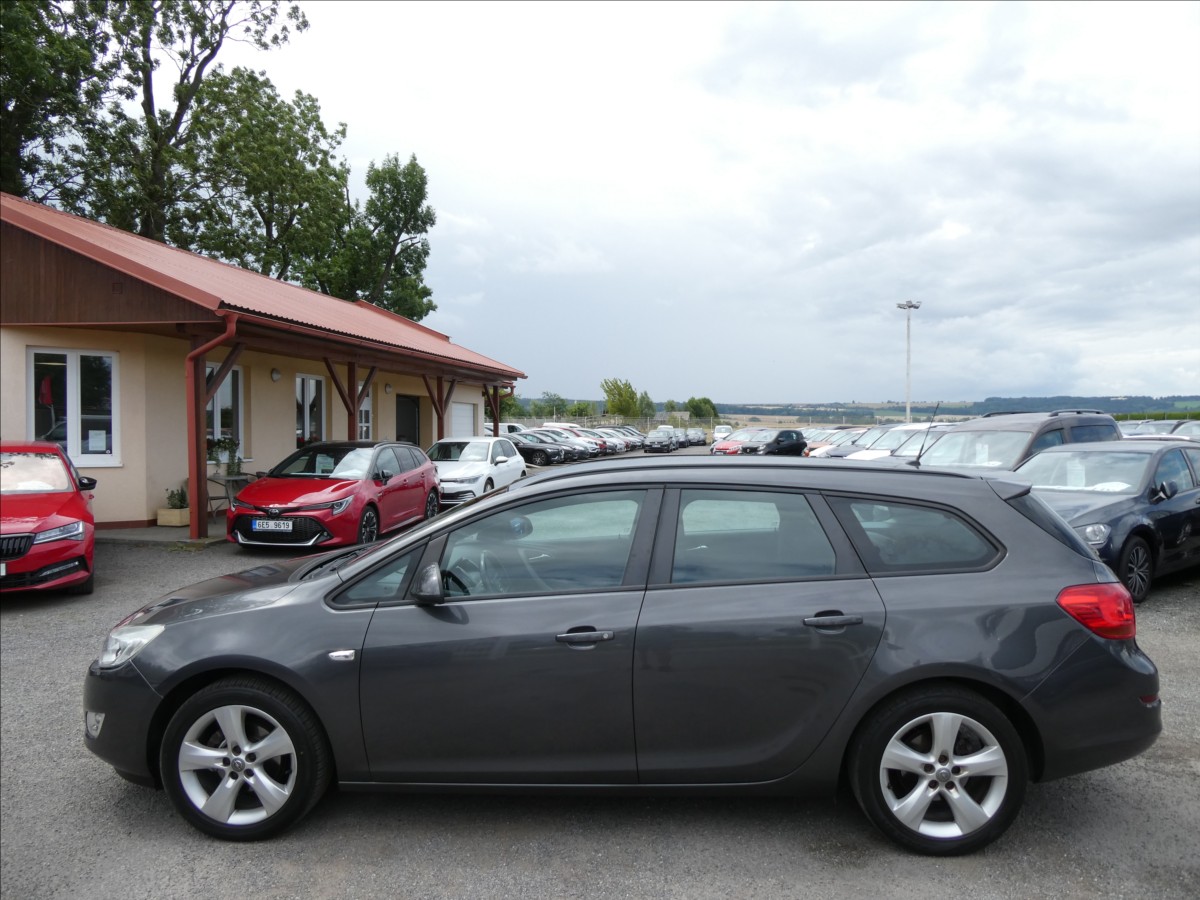 opel-astra-1-4-88kw-2x-kola-2-majitel - 4