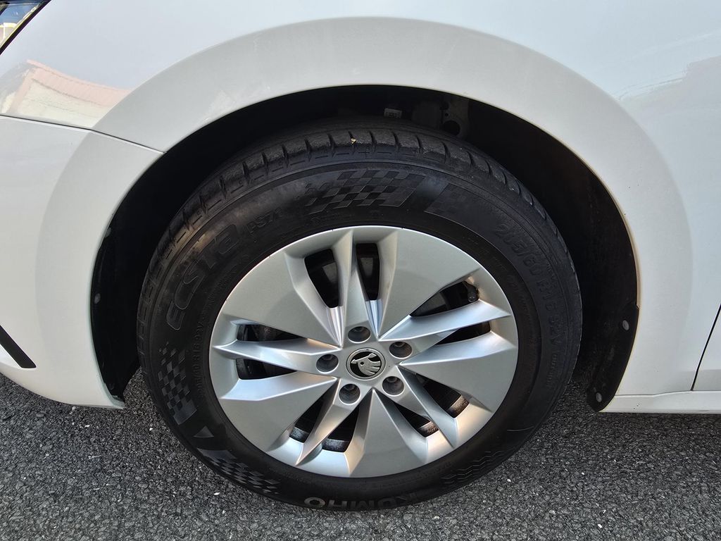 skoda-octavia-2-0tdi-85kw-1-maj-cr-led-navi - 6