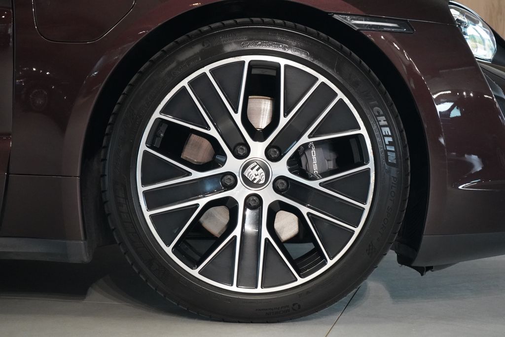 porsche-taycan-sport-turismo-pano-matrix - 6
