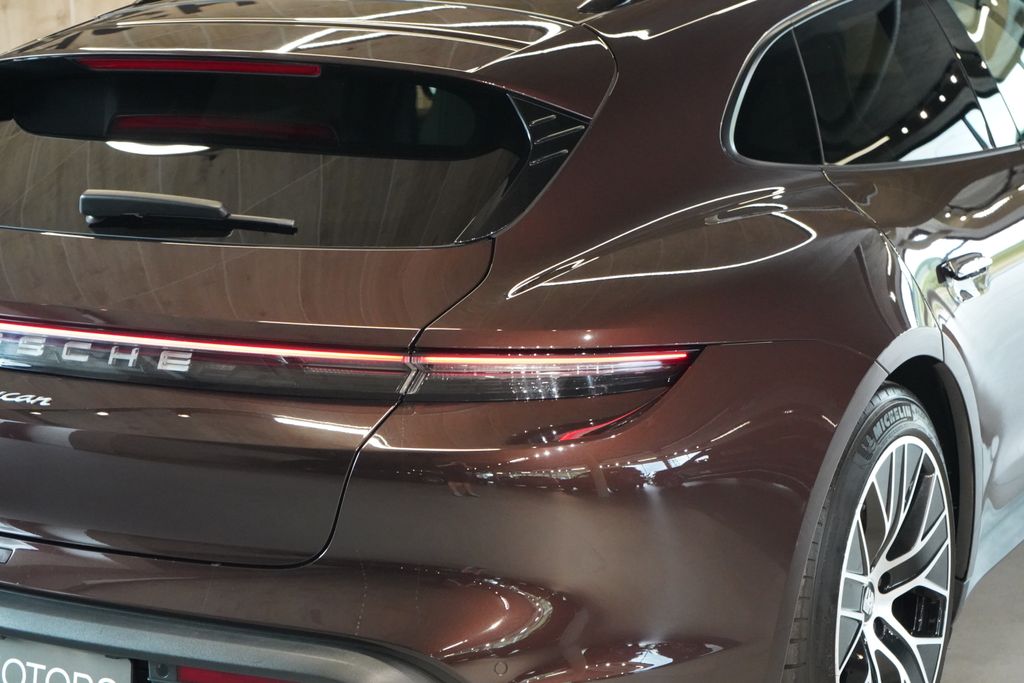 porsche-taycan-sport-turismo-pano-matrix - 8