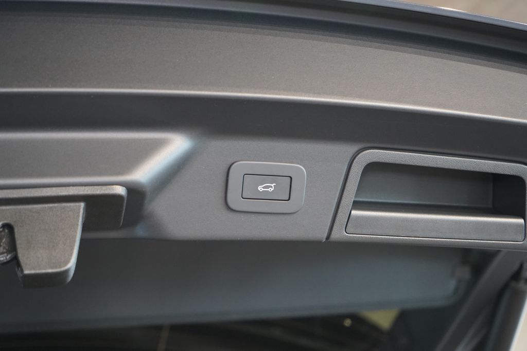land-rover-range-rover-velar-d300-awd-dynamic-se-tazne - 9