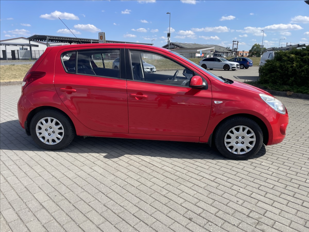 hyundai-i20-1-4-i-73kw-automat-klima-lpg-czauto - 4