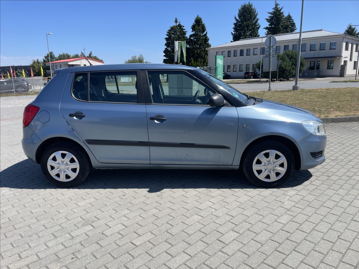 skoda-fabia-1-4-i-16v-63kw-klima-esp-ambiente - 4