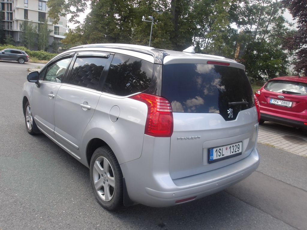 peugeot-5008-1-6i-kuze-pekny - 9