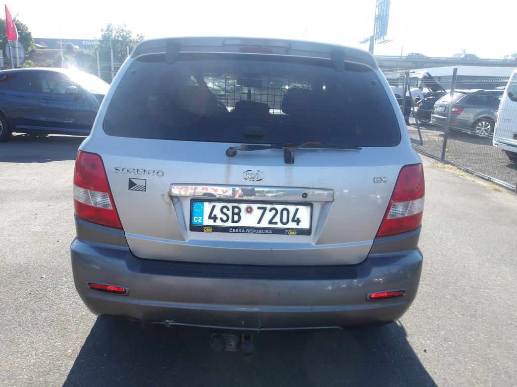 kia-sorento-2-5crdi-4x4-nova-ramena-pneu - 9