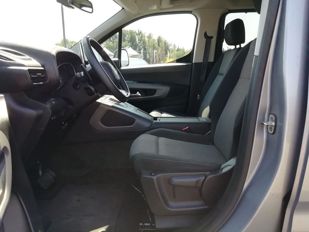 toyota-proace-city-verso-1-5-d-4d-a-t-l2-family-comfort - 5