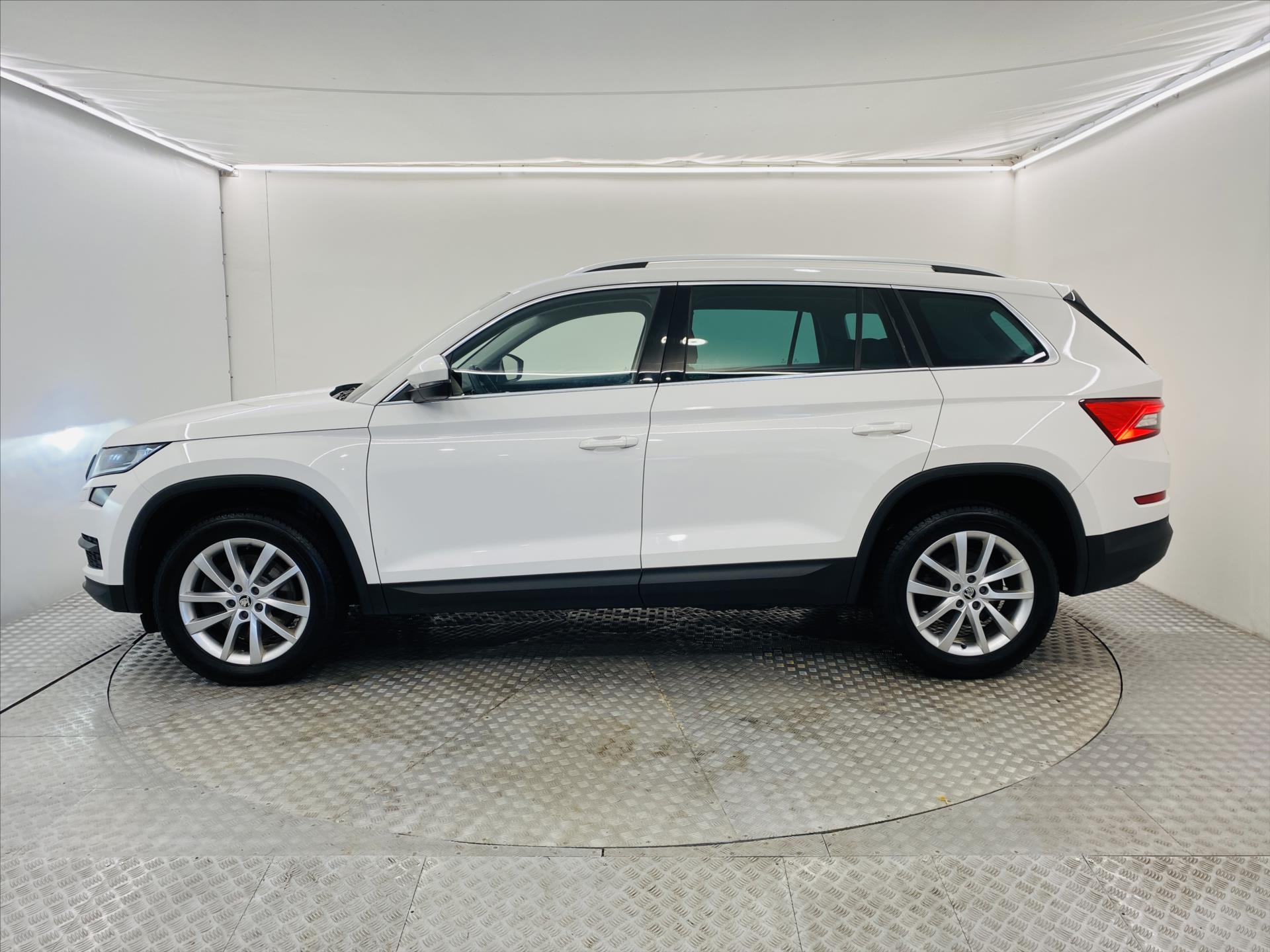 skoda-kodiaq-2-0-tdi-dsg-140kw-4x4-style - 2