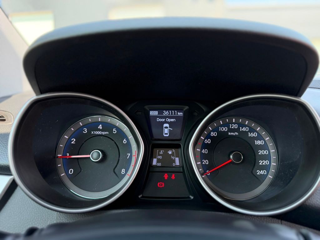 hyundai-i30-1-4cvvt-100-man6-trikolor - 2