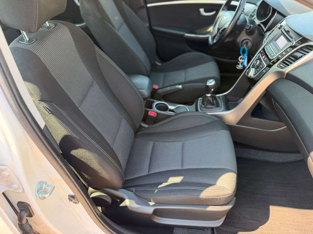 hyundai-i30-1-4cvvt-100-man6-trikolor - 9