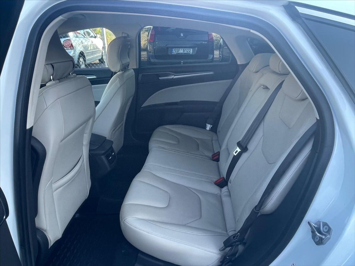 ford-mondeo-2-0-hybrid-titanium - 9