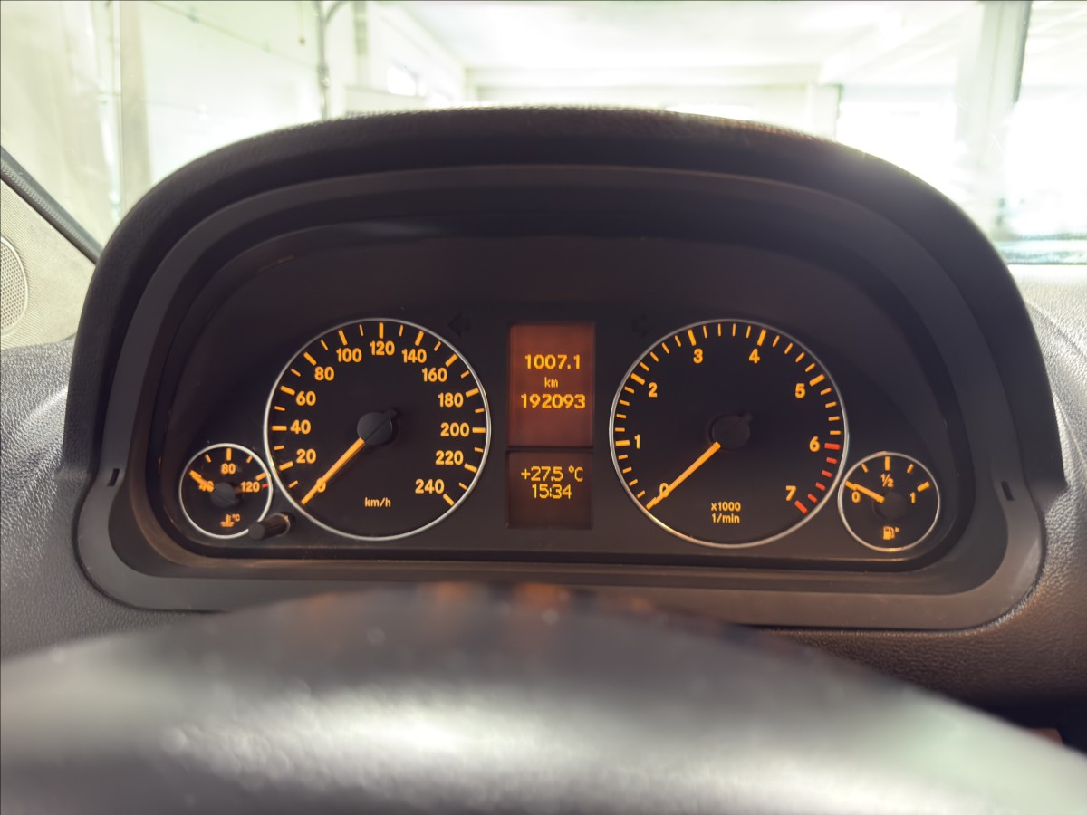 mercedes-benz-tridy-a-1-7-180-klimatizace-tazne - 9