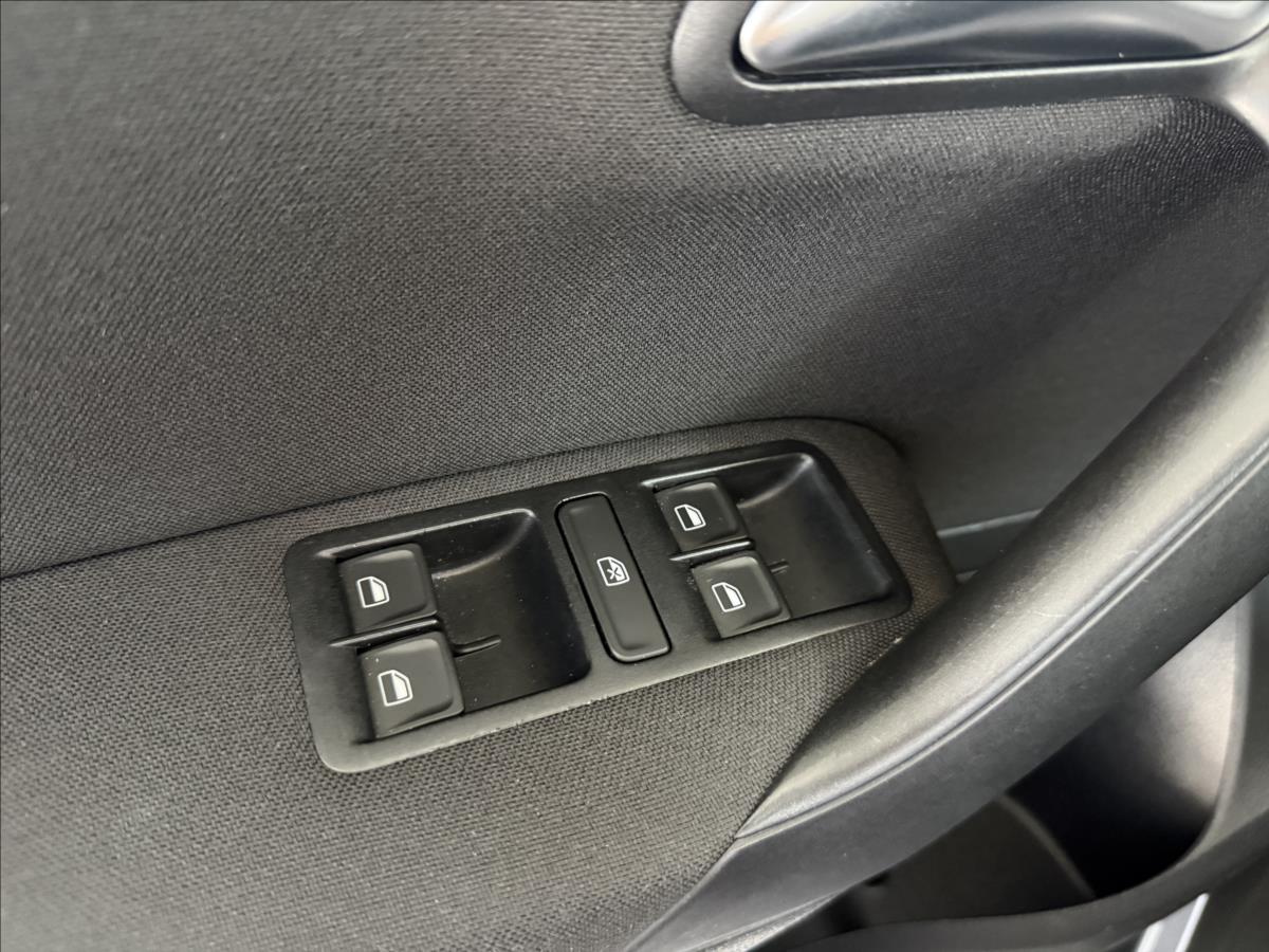 volkswagen-polo-1-2-tsi-66kw-highline-1-maj - 9